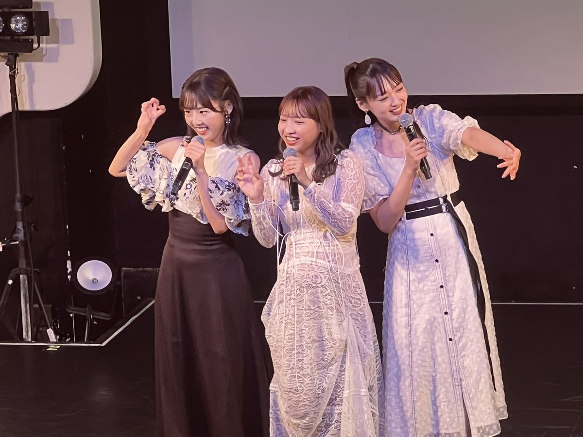 ISHIHARAshin_'s tweet photo. #14年���の同期会
1曲目がLOVE修行で2曲目が清純フィロソフィーで沸く沸く。14期は6人とも入った時から良く知ってるメンバーなのでトークもほぼ思い当たる事ばかり（なっきーのホップジャンプは知らなかった🤭）duoは柱が2本あってAKB劇場風味も。ゆいりーのMCも含めて最後まで楽しかった。またやって https://t.co/aXWouRwPM4