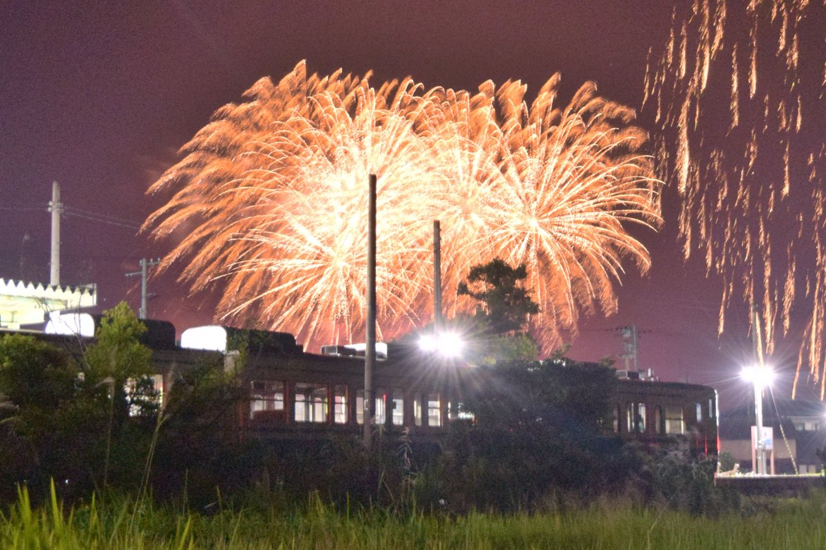 Sho_Train103's tweet photo. ～キハ47と花火～
#しょーとれのヨンマル撮影日記♯15ｰ1
2026.07/19(日)　引田留置
キハ47 173+キハ47 171

ブルーインパルスの後東かがわの方に行って明らか人が多くて調べたら風の港まつりの花火があるとのことだったので引田駅で留置中のヨンナナの絡めて撮影してきました～！！！

#花火
#キハ47 https://t.co/UiOhfzd9dl
