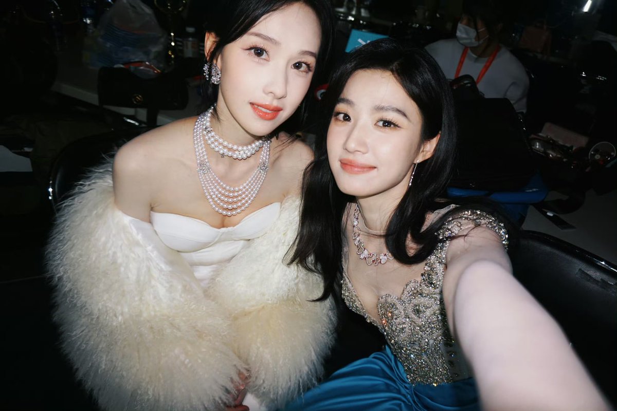 luvintheclouds's tweet photo. 조원주여친이랑 기백재여친 .. https://t.co/xedYbVc5C9