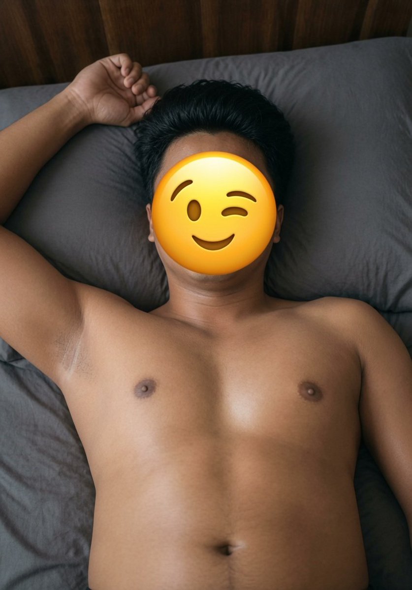 Riasandi94's tweet photo. Kamar udah siap, tapi sendirian aja nih. Ada yang mau nemenin gak ya?
#gaymakassar #gaygowa https://t.co/An2qaHLvoO