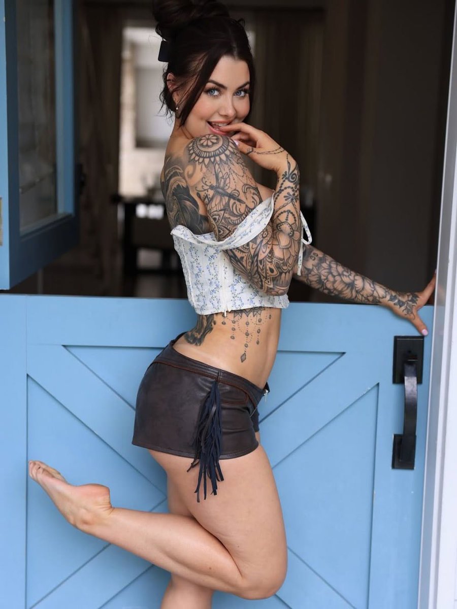 Itsmedakotta2's tweet photo. I’m available for your massage anytime 🥰 https://t.co/6vW302ZT81