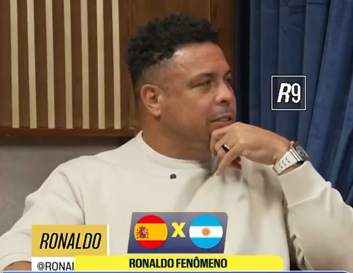 idextratime's tweet photo. 🗣️ Ronaldo ori memberikan prediksinya untuk laga final Piala Dunia nanti malam :

"Saya rasa pikir Spanyol akan mengalahkan Argentina dengan mudah. Saya tidak berpikir Argentina memiliki kemampuan untuk membalikkan keadaan jika Spanyol unggul satu atau dua gol lebih dulu, karena Spanyol akan terus menguasai bola sepanjang pertandingan.

Mereka telah bermain dengan luar biasa, dan gaya bermain seperti ini sudah menjadi bagian dari DNA mereka sejak lama."

📝 @ESPNBrasil