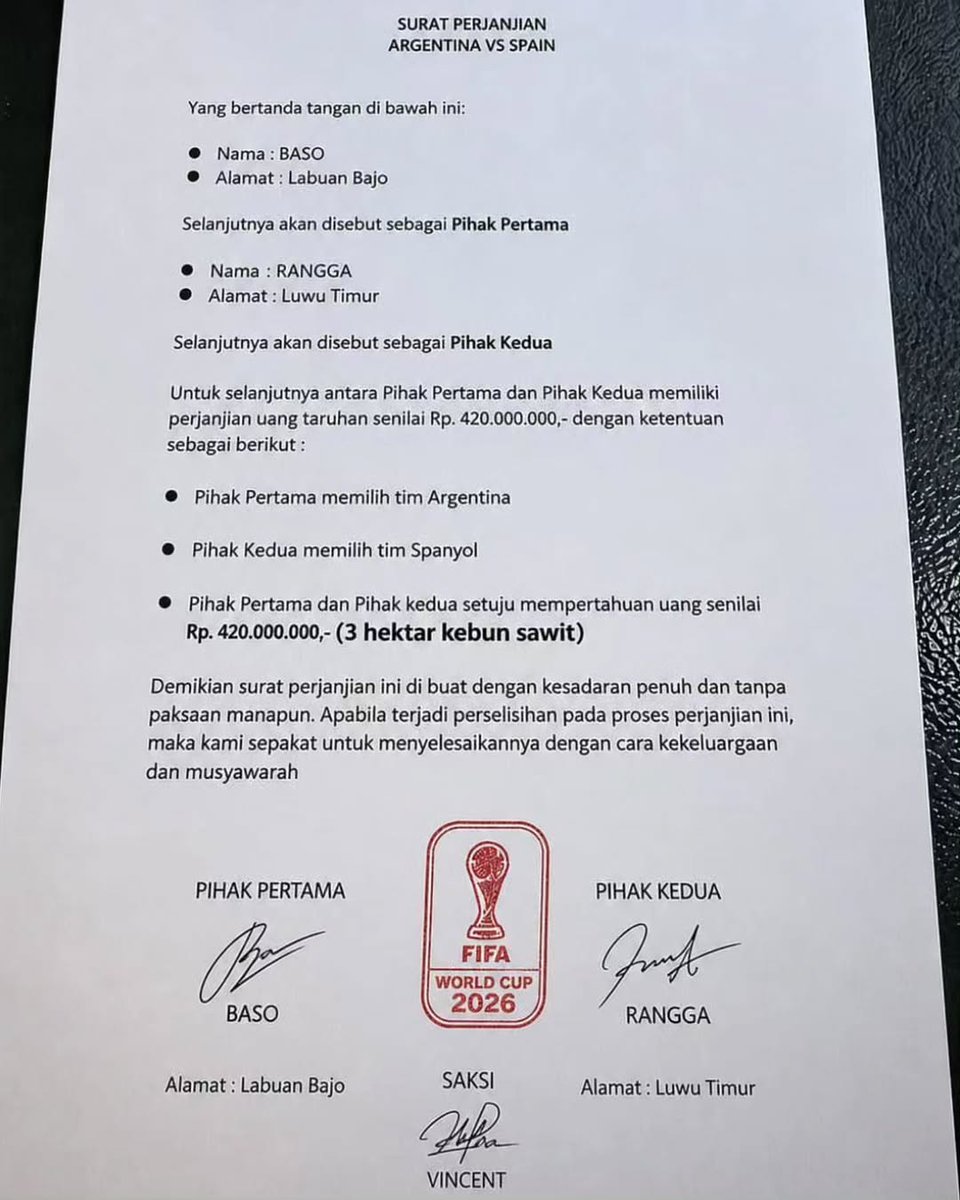Meta80ki's tweet photo. Beredar surat perjanjian taruhan Final Piala Dunia 2026 antara warga Luwu dan Labuan Bajo. Nilainya tak main-main, 3 hektar kebun sawit senilai sekitar Rp420 juta dipertaruhkan demi mendukung tim jagoan masing-masing.
#argentina🇦🇷 #spanyol #pildun #gol #fifaworldcup2026 https://t.co/HFFYQ6anjA