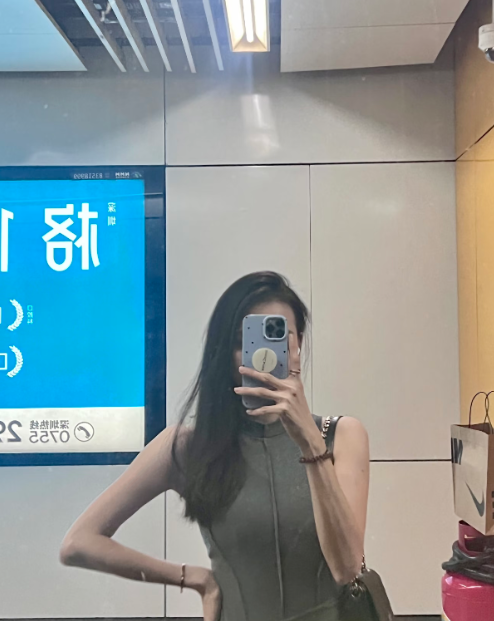 MatthiasGeik1's tweet photo. #上海 同城，弄了个不越界的搭子群。 #女大 平时不联系，需要时出现，想进群的点赞，评论区留坐标。 #反差 https://t.co/OhUtK6rSwx