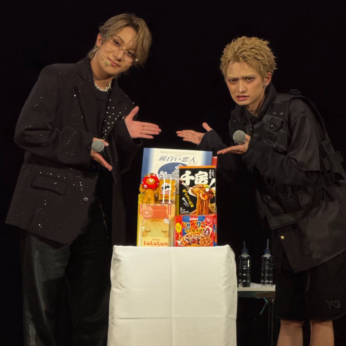 sechi___0709's tweet photo. 永田聖一朗くんのバーイベ撮可📸
リムレスメガネが似合いすぎてて本当にかっこよかった( 𖦹  ̫ 𖦹 )
またまた席は遠かったけどiPhone16Proそれなりに頑張ってくれました！！ https://t.co/4pCr7ogNDW