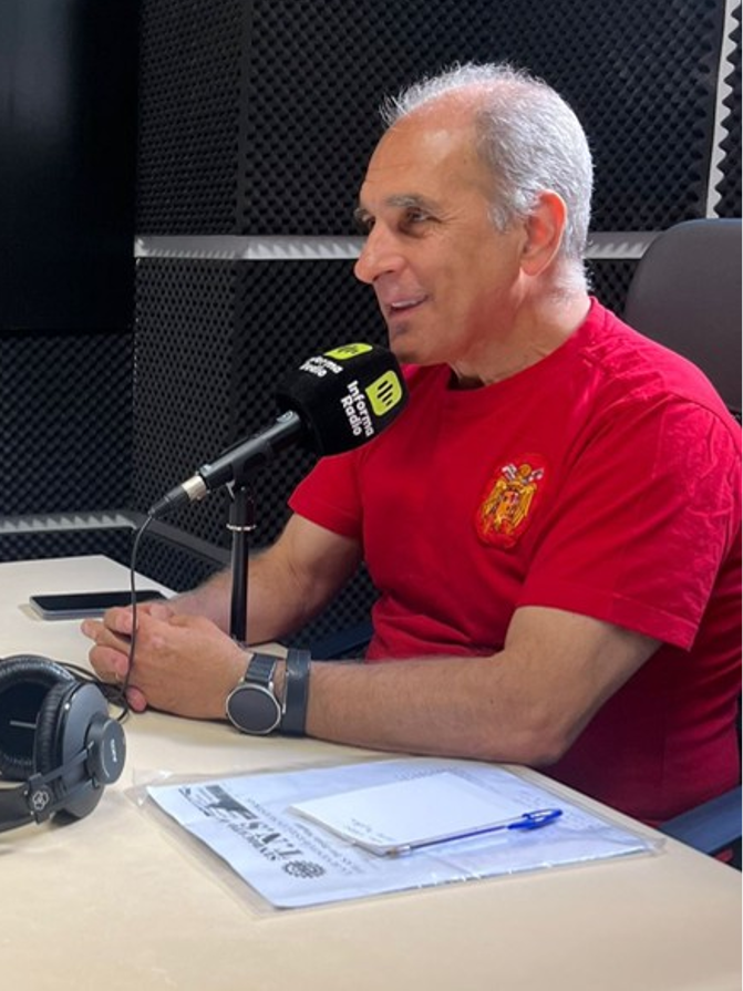 MasRazonqUnSant's tweet photo. Muchos son los comentarios recibidos (casi todos positivos) por acudir a las tertulias con esta camiseta

Como he comentado, ya la llevé al mundial de Rusia hace 8 años

Os dejo abajo prueba gráfica

Hoy en la #Final #CopaMundialFIFA
#VamosEspaña

Y hoy y siempre
¡Arriba España! https://t.co/Ha5i0HefJI