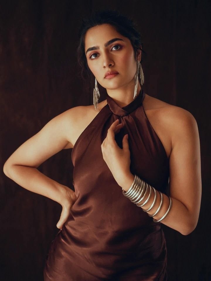 Arafathism's tweet photo. "Rukmini Vasanth is absolutely serving looks! 🔥 #RukminiVasanth https://t.co/oUBNxDczhX