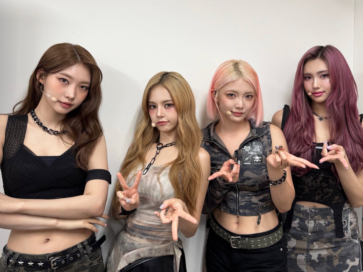 everglow_offcl's tweet photo. [📸]
260719 EVERGLOW WORLD TOUR [RE:CODE] in Tokyo 🇯🇵 @ Day 2

#EVERGLOW #에버글로우
#RE_CODE https://t.co/Z7wCUWhc0j