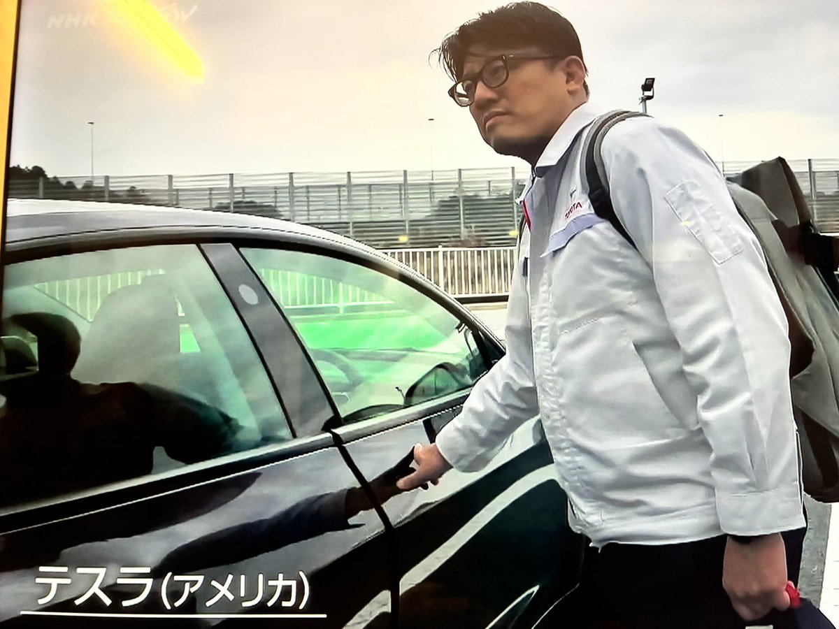 cospacar's tweet photo. 新型カローラのベンチマークとして、テスラ・モデル３を車両購入していたのはさすが！

エンジンのスタートボタン、シフトレバー、サイドレバーのないクルマを早くトヨタさんも作ってください！

＃NHKスペシャル　＃インサイド・トヨタ https://t.co/u8Xlz6kYRt