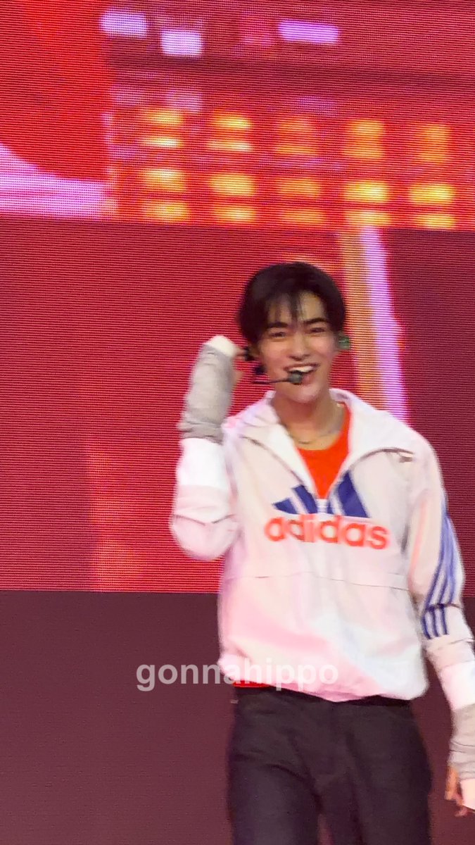 gonnahippo's tweet photo. 바보 개 팬들 보고 영원히 웃어줌 
아 건호좋다....... https://t.co/0QUZDdSOjx