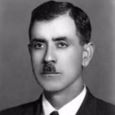 ToptancCem69915's tweet photo. DEMOKRASİMİZ VE YENİ ANAYASAMIZ İÇİN 

"Hasan Atilla Uğur ve Güneydoğu Dosyası Açılsaydı." 

TBMM'de 26 Temmuz 1952 Günü kürsüde konuşan; Ailemize "Toptancı" soyadını veren dede dostumuz, merhum Mustafa Şevki Ekinci Bey, CHP’nin tek partili faşist döneminden örnekler sunarak belgeli konuşmalarıyla 26 Temmuz 1952 günü TBMM’de tarihi bir gün yaşatır.                                                                                  Demokrasiye geçişle geçmişte yapılan haksızlıklara karşı sesini yükseltebilen Demokrat Parti Diyarbakır Milletvekilimiz Mustafa Şevki Ekinci Bey, Adalet ve İçişleri Bakanlarına hitaben;”1936 senesinde öldürülen vatandaşlar nedeniyle müsebbipleri hakkında yapılan araştırmanın ne safhada olduğunu ve hükümetin bu hususta ne düşündüğüne dair sorular sorar.
BAŞKAN (Refik Koraltan) - Sözlü soruyu okutuyorum.
Büyük Millet Meclisi Başkanlığına,
Devrisabıkta (eski devirde) Şark vilayetlerinde yaşayan insanları kapkara göstermek arzu ve gayesiyle takip edilen kötü ve sakim (bozuk) siyaset icabı olarak zamanın umumi müfettişi Abidin Özmen’in 1936 senesinde öldürttüğü vatandaşlar için hükümetin ne düşündüğünü öğrenmek isterim.
1. 1950 Haziran ayında haklarında takibat yapılması için Adalet Bakanlığı’na takdim ettiğim yazı ne neticeye bağlandı?
2. Bir seneden beri tahkikat yapılmasına ve yüzlerce şahidin ifade vermesine rağmen henüz fiili bir hareket neden yoktur?
3. Adalet Bakanı’na takdim ettiğim yazıda ayrı ayrı yerlerde öldürülen vatandaşlar için sanık diye kimse tevkif edilmiş midir?
4. Öldürüldüğü iddia edilen vatandaşlar hakkında bir suç isnadı mevcut mudur? Varsa nelerdir?
5. Muhtelif yerlerde her gün sürü hâlinde öldürülmüş olan vatandaşlar için zamanın iktidarının bir mesuliyet payı yok
6. Bu facia tabloları neşren dahi zamanın hükümetinin nazarında serilmiş olmasına rağmen lâkayt kalmaları suç teşkil etmez mi?
7. Hakkında tahkikat yapılmakta olan Abidin Özmen’in ve refiki cürümlerinin harice kaçmamaları için bir tertibat alınmış mıdır?
8. Zamanın facialar kahramanları ayakta zinde dururken maktüllerin akraba ve taalükatı arasında bilhassa muhitlerinde samimi bir emniyet ve huzurun teessüsüne imkân görüyor musunuz?
Yukarıda sekiz madde ile arz ettiğim hususların Adalet ve İçişleri Bakanlarının sözlü olarak cevaplandırmalarını saygılarımla rica ederim.
Diyarbakır Milletvekili Mustafa Ekinci.  Adalet Bakanı Osman Şevki ÇİÇEKDAĞ (Ankara) – 1937 yılında Diyarbakır’da Karaköprü mevkiinde vukua gelen katil gasıp suçlarının faillerini meydana çıkarmak için yapılan harekât sırasında bazı vatandaşların kanunsuz olarak öldürülmüş olduklarına dair Diyarbakır Milletvekili Sayın Mustafa Ekinci tarafından daha evvel Büyük Millet Meclisi Başkanlığı’na verilen sözlü soruda ve bilâhara bakanlığımıza tevdi edilen ihbar mektubu üzerine hadiseye el konularak keyfiyetin bizzat tahkiki Diyarbakır Cumhuriyet Savcılığı’na yazılmış ve savcı tarafından yapılan tahkikatta hadiseyi müteakip Diyarbakır’a gelen o zamanki İçişleri Bakanı Şükrü Kaya’nın, beraberinde bulunan Birinci Ordu Müfettişi Org. Kâzım Orbay; Birinci Umumi Müfettiş Abidin Özmen, Diyarbakır ve Mardin valileriyle, Yedinci Kolordu Komutanının iştirakiyle bir toplantı yaparak Diyarbakır, Mardin ve Urfa mıntıklaraında askeri harekât icrasına emir verdiği ve harekâtın adı geçen bakanın direktifi dairesinde icra edildi.
Bu itibarla hadisede eski İçişleri Bakanı Şükrü Kaya’nın da ilgisi bulunduğu anlaşılarak bakanın ve ona tebaan diğer sorumluların, durumlarının anayasa hükümlerine göre tetkiki gerekeceği sonucuna varılmıştır. Diğer taraftan İçişleri Bakanlığınca hadise, idari vazifeleriyle ilgili bulunması bakımından Umumi Müfettiş Abidin Özmen’le Diyarbakır ve Mardin valileri ve jandarma komutanları haklarında Mülkiye Müfettişi Nurettin Arslan’a tahkik ettirilmiş ve bu müfettiş tarafından da; eski İçişleri Bakanı Şükrü Kaya’nın hadise ile ilgili bulunması ve diğer sorumluların ona tebaan (bağlı olarak) tayini icap etmesi sebebiyle anayasa hükümlerine göre tahkikat açılıp açılmayacağının tayin ve takdiri Büyük Millet Meclisi’ne ait bulunduğu sonucuna varılarak keyfiyet başbakanlığa arz edilmiştir. Başbakanlıkça da gerek adli ve gerek idari bakımlardan yapılmış olan bu tahkikatın taalluk ettiği dosyalar tetkik edilmek ve eski Bakan Şükrü Kaya hakkında meclis soruşturması gerekip gerekmediği takdir buyurmak üzere Büyük Millet Meclisi Başkanlığı’na sunulmuştur. Mâruzatım bundan ibarettir.
MUSTAFA EKİNCİ (Diyarbakır) – Muhterem arkadaşlar; Meselenin ehemmiyet ve dehşetini sayın bakan arkadaşlarımız anlattılar. Çok teehhürle (gecikmeyle) olsa bile, tahkikat evrakını Yüksek Meclise getirmek neticesine mademki, yardımlaşmışlardır, yeni kıymetli bakanlara peşinen teşekkür ederim.
Muhterem arkadaşlar, Eğer mevzu tek bir vatandaşın ölümünden ibaret olsaydı, aradan uzun zaman geçtiğini hesaba katarak yüksek huzurunuza asla getirmezdim. Fakat, dava bir şahsın alelitak (genel olarak) ölümü veya ölümüne sebebiyet verilmesi gibi basit bir iş değildir. Dava zaman zaman mütaaddit insanların hiç yere keyfemayeşa (keyfi isteyince) kurban edilmesi gibi ailelerine, muhitlerine ve nihayet bütün yurtta hakim olan âmme vicdanına sirayet etmiş ve pek derin izler bırakmış faciaların muhasebesi dâvasıdır. Dava, yalnız bizim neslimizin davası değildir, aynı zamanda tarihin ve gelecek nesillerin davasıdır. Biz 1936-1937 seneleri arasında işlenen büyük cinayetlerden bahsetmek istemiyoruz.
Biz, kanayaklı çocukların, 85’lik ihtiyarların feci bir şekilde sürülmeleri üzerinde de durmayacağız. Çünkü bunlar, müruru zamana uğramış, bazıları anayasa ruhuna muğayir (aykırı) çıkarılan kanunlara istinat ettirilmiştir.
Arkadaşlar, bir devir tasavvur buyurunuz ki, anayasanın ayakta durmasına, mahkemelerin ulus adına hüküm vermesine ve adaletin teminat altında bulunduğu iddia edilmesine rağmen bir genel müfettiş aldığı bir emir üzerine istediği kimseleri jandarmalara teslim edip öldürtebiliyor. Bizden sonra gelecek nesil, böyle cinayetler karşısında sabrımızı ve müsahamamızı müşahade edince nasıl hüküm verir; biz müstakbel nesli bu sahadan adalete gönül kaptırmış insanlar olarak yetiştirmek istiyoruz. Binaenaleyh böyle bir nesil yetiştirp cumhuriyeti onlara eslim etmek istiyorsak evvela kendi devrimizde bu gibi cinayetlerin muhasebesini görüp seyyiat (kötülükler, günahlar) hanesini açıklamalıyız.
Şüphesiz ki, ileri sürdüğüm davada müstakbel nesillerin de mühim mikyasta (ölçüde) hakkı bahis konusudur. Arkadaşlar, bir vatandaş hükmü kaderle ölür. Nihayet onun yakın akrabaları, dostları matem tutarlar ve zamanla unutulup gider. Yahut acı ve tatlı hatıraları bir zaman için yadedilir. Fakat eğer bir fert veya fertler topluluğu kasdi mahsusla (bilerek) haksız yere öldürülmüş ise bunun matemi, böyle kısa bir devre münhasır kalmaz. Halk onu unutmadığı gibi âmme vicdanı da onu nesilden nesile nakleder.
Arkadaşlar, Doğu illeri halkı uzun seneler huzurdan ve emniyetten uzak olarak felaket gırdabında hep gözyaşı dökmüştür. Eğer biz milletin serbest iradesiyle seçtiği insanlar sıfatıyla bu acıların hesabını sormazsak milletin bizden değil, yalnız adaleti ilâhiyenin tecellisinden başka ümidi kalmaz. Halbûki biz aynı zamanda yurtta adaleti beşeriyenin de kâmil vasıflariyle tesisini tekeffül etmiş şahıslar olarak bu tip davaları intâk (konuşturma) ve intaç (sonuçlandırma) zorundayız. Devri sabıkta işlenen faciaların zaman aşımına uğramayan kısımları vardır ki, bunların ispatı mümkündür. Kuvvetli delil ve canlı şahitleri olduğu hâlde ortada hiç mesuliyet ve mahkûmiyet kararı maalesef henüz verilmemiştir.
Arkadaşlar; irtikâp (görevin kötüye kullanılması) edilen cürümlerin delillerini sabık iktidar zamanında neşren ortaya koymamıza rağmen üzerinde hiç durulmadı ve durulmazdı da. Bilhassa bugün siyasi emniyet yoktur, hak mefhumu kalkmıştır, diye zangır zangır bağıran Milli Şefe, bir gün zamanın cinayetler kahramanı Özmen Efendi, hakkında tahkikât açılmasını bizzat söylemiştim. Ufak bir iş olarak, bir tahkikat açılacağını beklerken Özmen’in teşrii masuniyetin himayesi altına sokmak için Bursa vilayetinden Halk Partisi milletvekili namzedi olarak gösterildiğini gördük.
Bu hareketi, milletin hakkını hiçe saymaktan fazla mesuliyetin şümüllenmesinden kendisine sirayet etmesi korkusundan ileri gelmektedir. Arkadaşlar; muhakkaktır ki, bu hadisede mesul, yalnız Abidin Özmen değildir. O, yalnız bu mesuliyet zincirinin Diyarbakır’daki icra ve infâz halkasını teşkil eder. Ortada mukni (ikna eden) delillerin mevcut olmasına rağmen mütaadit vatandaşların kanını dökmeye sebep olan kimselerin hâlâ kollarını sallıya sallıya dolaşmaları muhitte derin bir tesir bırakmaktadır. Bu itibarla herkes mesekenin ehemiyeti dolayısıyla faillerin sorumluluklarını görmek temennisindedirler. Gestapo ruhu ile hareket eden bir idarenin müstebidane (despotça) ve vahşiyane (barbarca) hareketleri kendilerinin kesesine kalmamalıdır ve kalmayacaktır. İşte arkadaşlar; izahını yaptığını dava böyle kör bir zihniyetin davasıdır.
Şimdi yüksek arkadaşlarıma bazı misaller vereceğim.
1.1937 senesinde Diyarbakır merkezine 10 kilometre mesafede Karabaş, Daraflı ve Aynşa köylerinin arasında gündüz, Silvan kazasının iyi bir ailesinin oğlu, Ziya Bey ve arkadaşları Mehmet Ali ve Süleyman isminde üç kişi hiç günahları olmadığı hâlde öldürülmüştür. Bunlardan Ziya Bey hakkında şu malumatı vereyim. Her nasılsa mahalli idarenin de tesiriyle Özmen Efendi bu zata gazaba gelmiş. Bunu anlayan merhum Ziya, çocuklarını alarak İstanbul’a naklihâne etmiş. Bir müddet İstanbul’da kaldıktan sonra idamei hayat için Silvan’dan alakasını kesmek üzere, Silvan’a dönmüş birkaç gün sonra tevkif edilmiş, iki arkadşı ile birlikte elleri kelepçeli Mardin’e götürülmüş. Oradan Diyarbakır’a getirilmiş, birgün sonra da tekrar Silvan’a görürüyoruz diye Diyarbakır’dan çıkarılarak öldürülmüştür. Muhterem arkadaşlar, buna emin olmalısınız ki, bu üç vatandaş için bir tek suç bulunamaz. Belki hatıra gelir diye arz edeyim ki, hiç birisi ne nüfuzlu, ne de karekterleri fenalığa müsait kimselerdi. Sadece namuslu tanınmış birer çiftçiden ibarettiler. Düşününüz ki, ölülerin zavallı anneleri geliyor, çocuklarıının cenazelerini götürmek istiyorlar. Fakat katı ve cani yürekli müfettişi umumi buna da müsaade etmiyor öldürülen yerde elbiseleriyle gömdürülüyorlar, hiçbir merasimi diniye yaptırılmıyor.
2. Sene 1937 Yine merkezi vilayete 8 kilometre mesafede fabrika civarında Silvanlı Hacı Harisoğlu Abdurrahman ve Çınar’ın tanınmış ailelerinden Sıddık isminde iki kişi yine zamanın cinayetler kahramanı Umumi Müfettiş Özmen tarafından öldürülüyor.
Bunlardan Abdurrahman hakikatten kendi halinde çalışır bir adamdı. Sıddık’a gelince, bu vatandaş 2510 sayılı kanuna göre zannedersem Niğde’ye nefyediliyor (sürgün), fakat Özmen efendiye ani bir fikir geliyor bu çocuğu yoldan ya Malatya’dan ve yahut Fevzipaşa’dan geri çevir diyor ve ölüm cezasına hükmi çerkezi ile mahkûm ediyor. 1937 senesinde Bismil’in Of köyünde Sofu Salih ile Zine isminde namusu ile tanınmış iki vatandaş Özmen tarafından öldürülüyor. Yine sene 1937, Çınar kazasına tabii Herzeni köyünde Ali ismindeki bir genç vatandaş Mardin yolunda öldürülüyor. Bu vatandaş bir ay evvel askerliğini yaparak dönmüş, bir haftalık yeni evlidir. Ağasını tutup öldürmek istemişler, köyde bu genci, köyün nazırı (kâhyası) olarak görünce, insana kıymet verilmediği için kurban olarak bu çocuk gidiyor.
Bunlardan başka tahkikât evrakı ile sabittir ki, Mardin hududunda 103 vatandaş ayrı ayrı öldürülmüştür. Eğer mazinin derinliğine doğru gidecek olursak kanun, hukuk, anayasa diye haykıran sabık idarenin mezalimini daha ağır, daha şedit olarak canlı misallerle ortaya koymuş olurum.
Arkadaşlar; bu misallere burada son veriyorum. Bu saydıklarım Diyarbakır’a ait hadiselerin bir kısmıdır. Hadise Mardin’de de aynıdır. Urfa’da da aynı şekilde cereyan etmiştir. Van’da, Bitlis’te, Siirt’te ve nihayet Müfettişi Umumilik mıntıkasının her yerinde aynıdır. Bu faciaların izleri her tarafta vardır. Şimdi bu mıntıkalara mensup milletvekillerinin hatıralarını yoklamalarını rica ederim.
Arkadaşlar, Şark’ın çok şeye ihtiyacı vardır. İhmal edilmiş değil, bizzat yıkılan viraneler halinde olan bu yurt parçasının evvelce hiçbir şeyi yoktu ki. Bununla beraber; yoldan, mektepten, ziraatten velhasılı bütün kalkınma vasıtalarından evvel; daha acil ihtiyaç, emniyet ve huzur ihtiyacıdır. Halk evvela bunu bekliyor ve istiyor. Halk âtiye (geleceğe) emniyetle bakmak için canilerin muhakeme altına alındığını görmek ihtiyacındadır. Bu derde deva bulunup da, caniler sail mevkie düşürülmedikçe âmme vicdanı ve halk ruhu tatmin edilmiş olmaz. Kalkınma için ayrılan birkaç milyonluk tahsisatın samimiyeti, ancak böyle fiili hareketlerle teeyyüt (gerçekleşir) eder.
Bir vatandaşın âtisini teminat altında görmesi tabii hakkıdır. Bu hakkın tek yolu, cinayetlerin muhasebesinde bulunur. Caniler sokaklarda dolaştıkları müddetçe istikbalden, emniyetten bahsedilemez. Vakia Demokrat Parti idaresinden asla fena ve kanun dışı muamele beklenemez ve katiyen sâdir olmayacağına eminim. Fakat babası öldürülen ordudaki zâbite, hâkimler ailesine intisap etmiş hukukçuya daha açıkçası komşusu öldürülen temiz yürekli vatandaşa bunu anlatmak ve kabul ettirmek mümkün değildir. Verilen teminatlara herkes baş sallar, fakat inanmaz. Bize baş sallamak değil, iç huzuru ve halkın bize itimat etmesi lazımdır. Dava buradadır. Ortada bu kadar canlı misaller varken, işi dairei fâside (yokuşa sürmek) içerisinde bırakmak caiz olmaz. 

KAYNAK: Cemal Toptancı/Cepheden Sürgüne CHP ve KÜRTLER, Erguvan Yayınları, 1. Baskı 2024  
(Alıntı, TBMM Tutanak dergisi 26 Aralık 1952 Cuma)

@TBMMresmi, @TBMMGenelKurulu