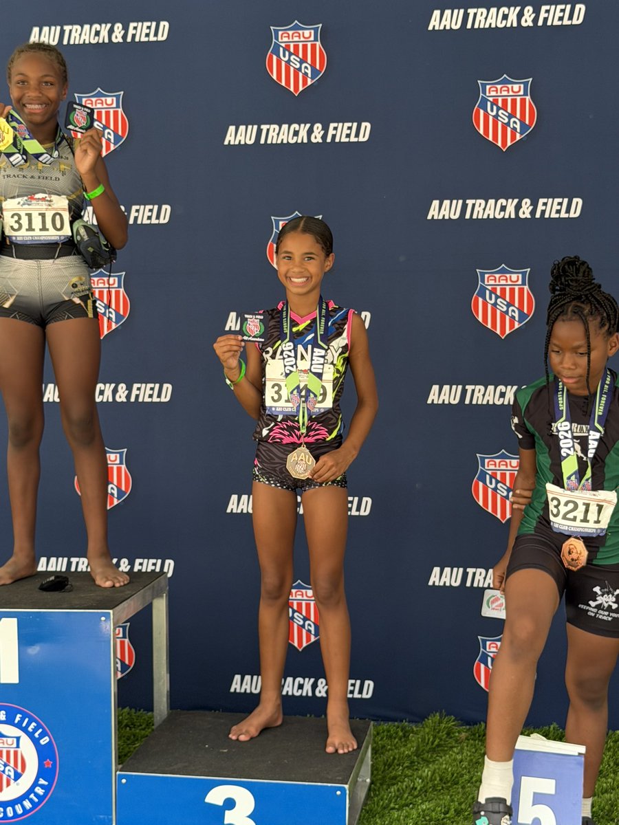 CRaineySpeed's tweet photo. Congratulations to my daughter!
She didn't get to compete much this track season because of cheer, but she proved she's always ready when the opportunity comes. 3rd Place in High Jump at the AAU Club National Championships, earning All-American honors! 🐊 #track #athlete #gators https://t.co/sapx4VnKTg