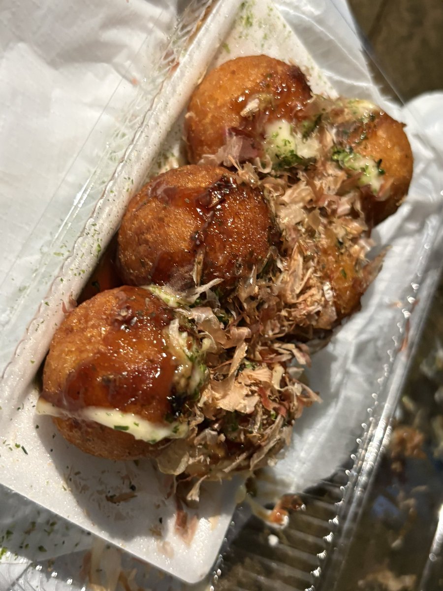 rb_kli's tweet photo. 【キッチンカーナゴミ】

お祭りへ！！
大好きなたこ焼きを買いに🚗
🐙岩塩たこやき
🐙ソースたこ焼き
そして初の購入のスパイシーダック😊

賑やかなお祭りの中、出来立てのたこ焼き、スパイシーダック、最高でした！ https://t.co/s6BpSEpjM2