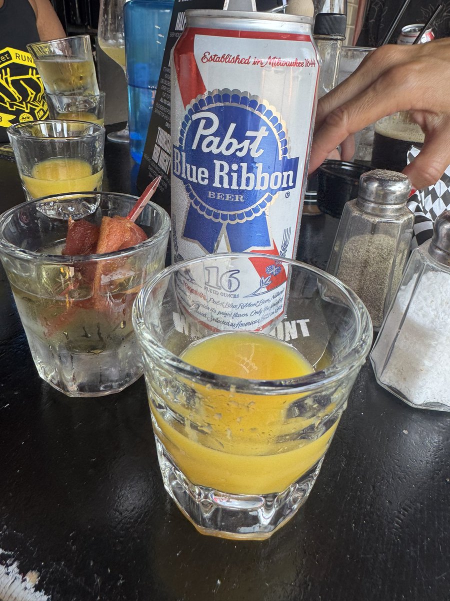CoachHop's tweet photo. 🏃🏼‍♀️🏃🏼☀️😎🍺🥃🥓 #MikkellerRunClubSD #ThirdSaturday #run #coldbeer and #breakfastshot https://t.co/cfWEUdrIsl