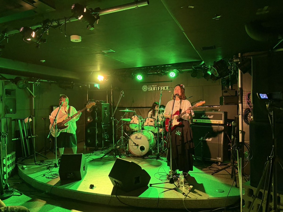 rika_kono0119's tweet photo. from the Earth初ライブ
@新宿SUNFACE
〜完〜

楽しかったね✌️
君とならどこへでも行けるさ！ https://t.co/gpmGm2OTTp
