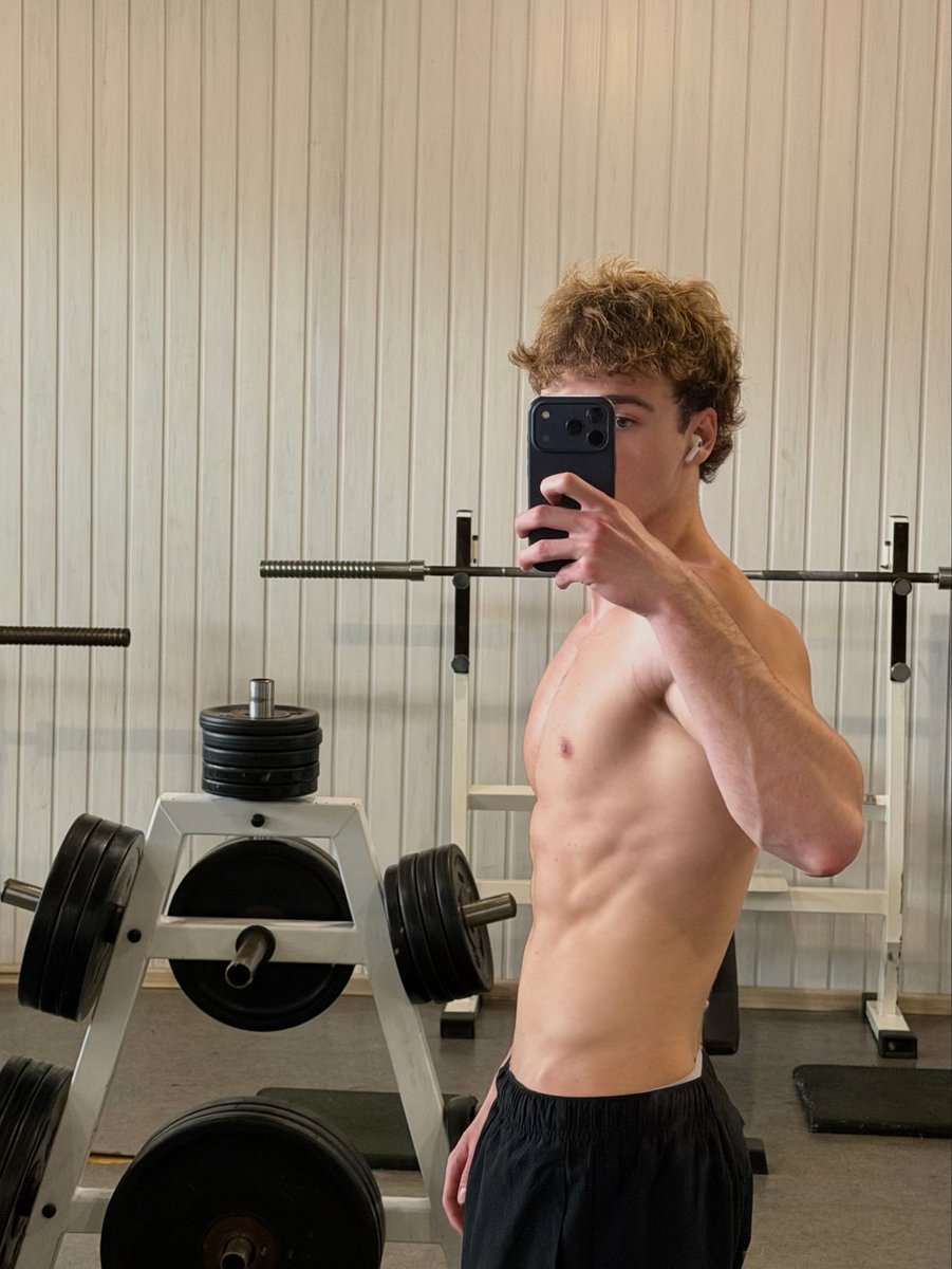 Marko_339's tweet photo. Chest is pumping🥶 https://t.co/3qJH7VAl11