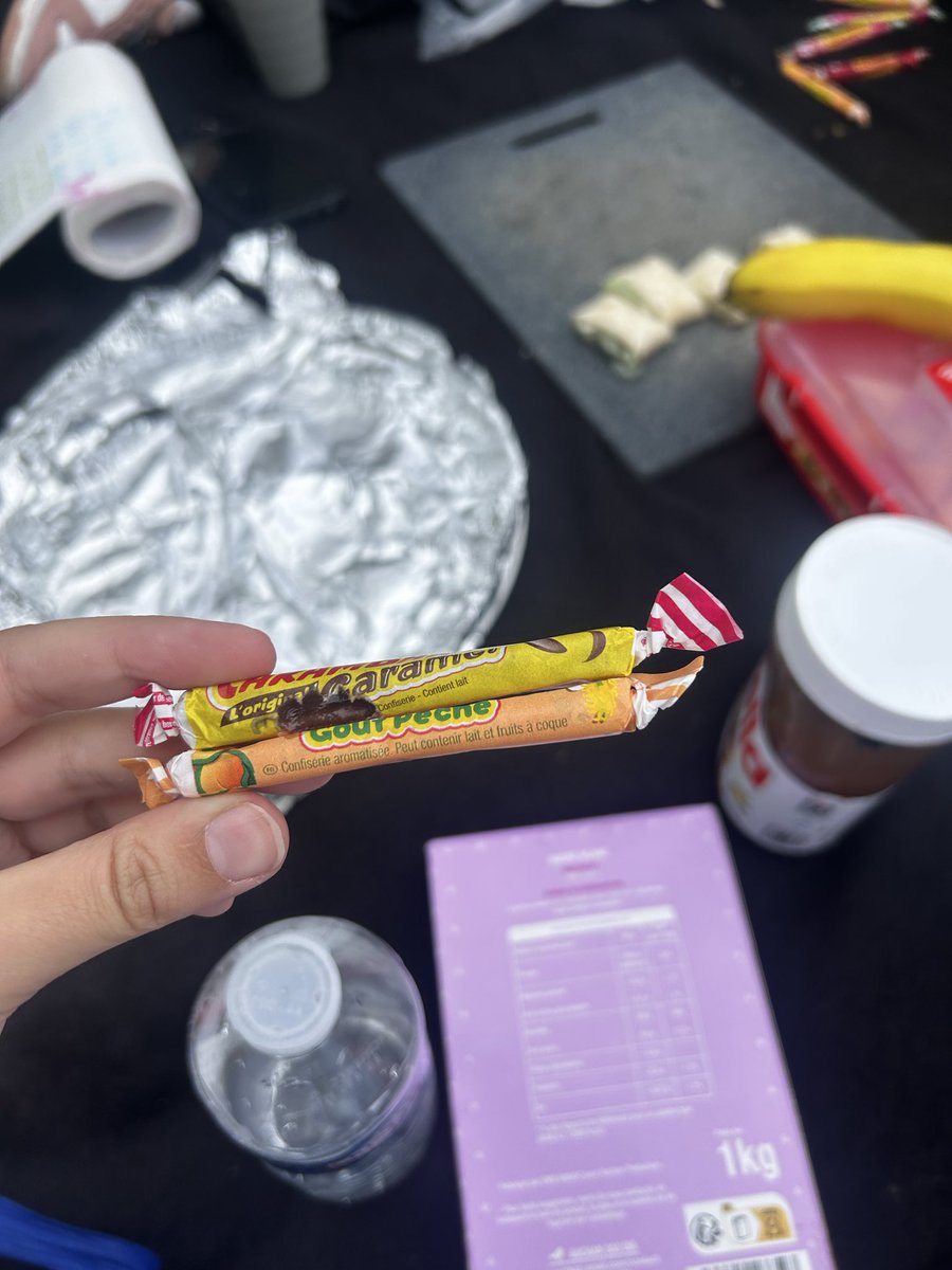tsukii_samaa's tweet photo. Elle a dit « eh j’ai aussi ramener des carambar si vous voulez »

Les carambar en question : https://t.co/KD6YdKtZYy