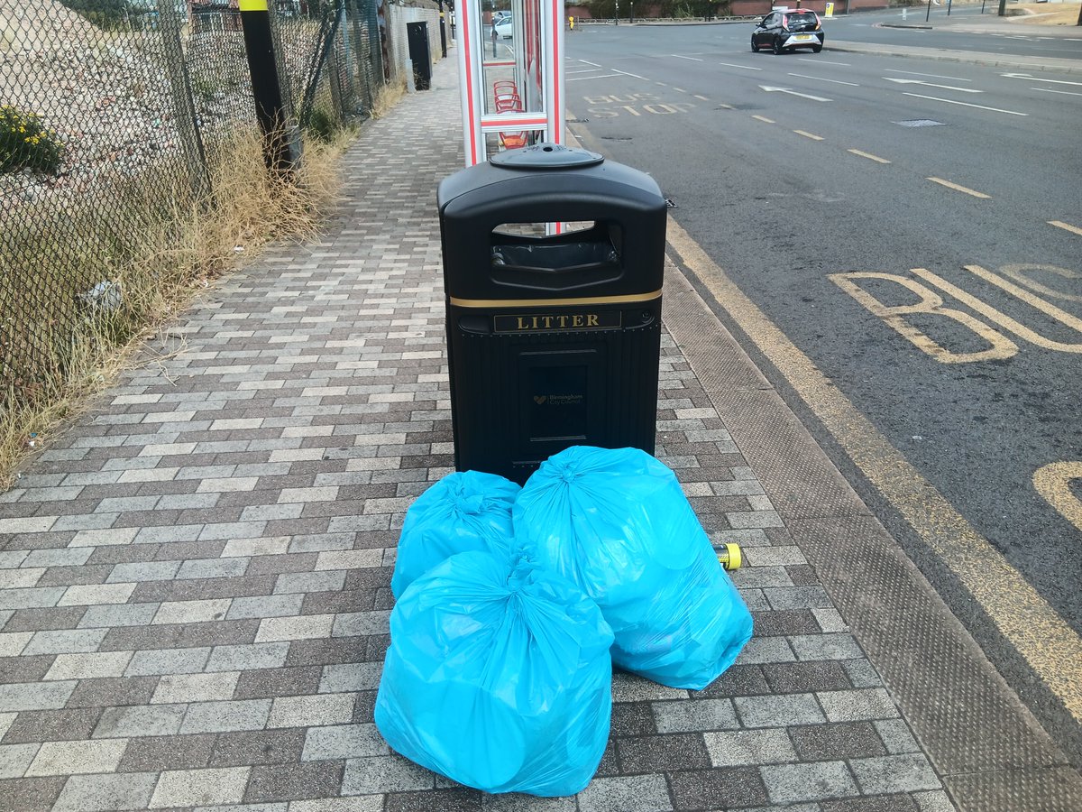 x_brum's tweet photo. Sunday afternoon litterpick collected x3 bags of litter from Aldridge Road and x2 nitrous oxide cannisters. Also collected x1 bag of litter from Perry Barr Village and x1 nitrous oxide cannister. x4 bags of litter #OneMillionbags #Cleanerbrum https://t.co/fW1rhB4n2Q