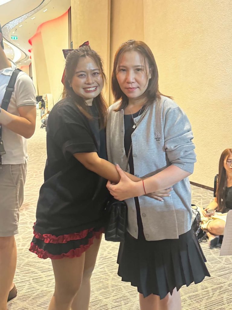 moeppe's tweet photo. With mom 🥰😈💋

PERTHSANTA NEVER ENOUGH

#PerthSantaConcertD2 https://t.co/Ya6wbqORTq