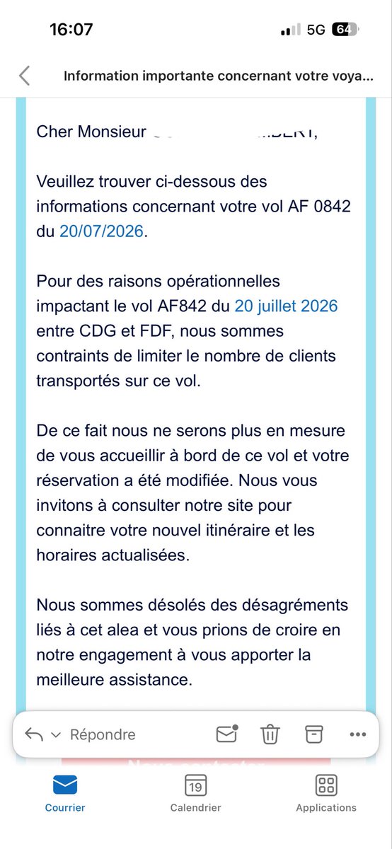 calixteimbert's tweet photo. @AirFranceFR je fais comment moi ? Je perds plusieurs jours de vacances, c’est la veille au lendemain on avait tout préparé et les personnes qui partent avec moi, eux, leur vol n’est pas modifié ( et quand j’appelle elle me dit que le vol est annulé) 
Air France.. https://t.co/vblPCOgJWM