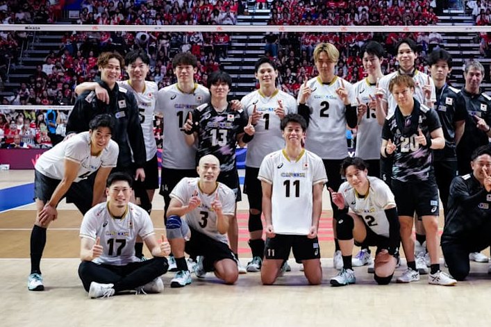 Temmzvolley's tweet photo. Hem kadınlar hem de erkeklerde VNL'de ilk7'ye giren ülkeler:

🇯🇵JPN
🇺🇸USA
🇮🇹ITA
🇹🇷TUR

📍Bu 7 ülkeye ek olarak 🇨🇳CHN ev sahibi kontenjanı ile iki turnuvada da finaller biletini aldı https://t.co/xyixUzzajB