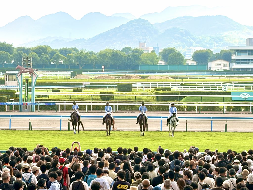 Pacchi_no_game's tweet photo. 人すごかった！！小倉競馬場✨ https://t.co/pBItVJUeND