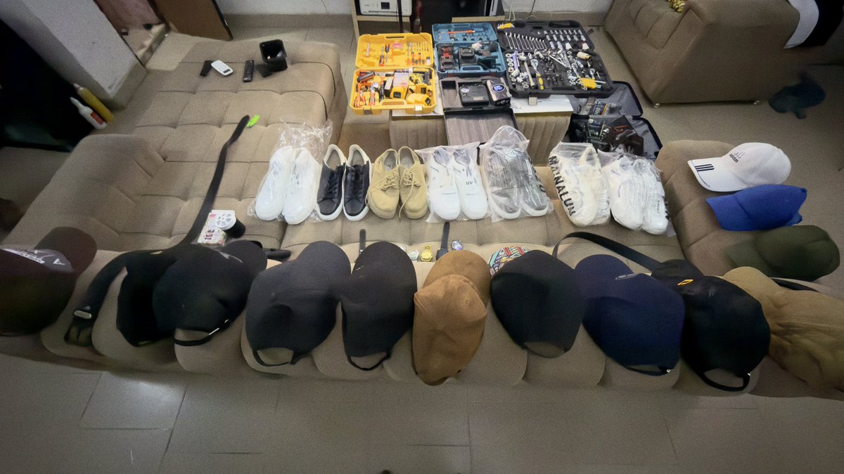 Otunbakush1's tweet photo. Temu? Count me in…. E plenty pass this one oooo… most items dey office…..

Tools
Wears
Shoes
Watches
Belts
Caps
Knifes
Cam stand
Ring lights etc https://t.co/N6KdDWux3s