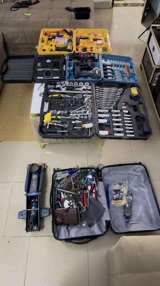 Otunbakush1's tweet photo. Temu? Count me in…. E plenty pass this one oooo… most items dey office…..

Tools
Wears
Shoes
Watches
Belts
Caps
Knifes
Cam stand
Ring lights etc https://t.co/N6KdDWux3s