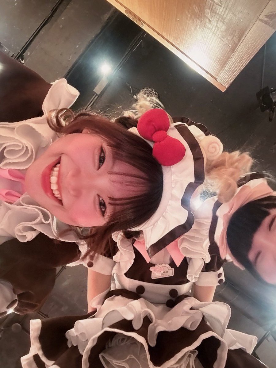 maid_Pelori's tweet photo. 目が覚めたらメイド3人に埋められていて…
（1/5） https://t.co/JI5hRi3gl8