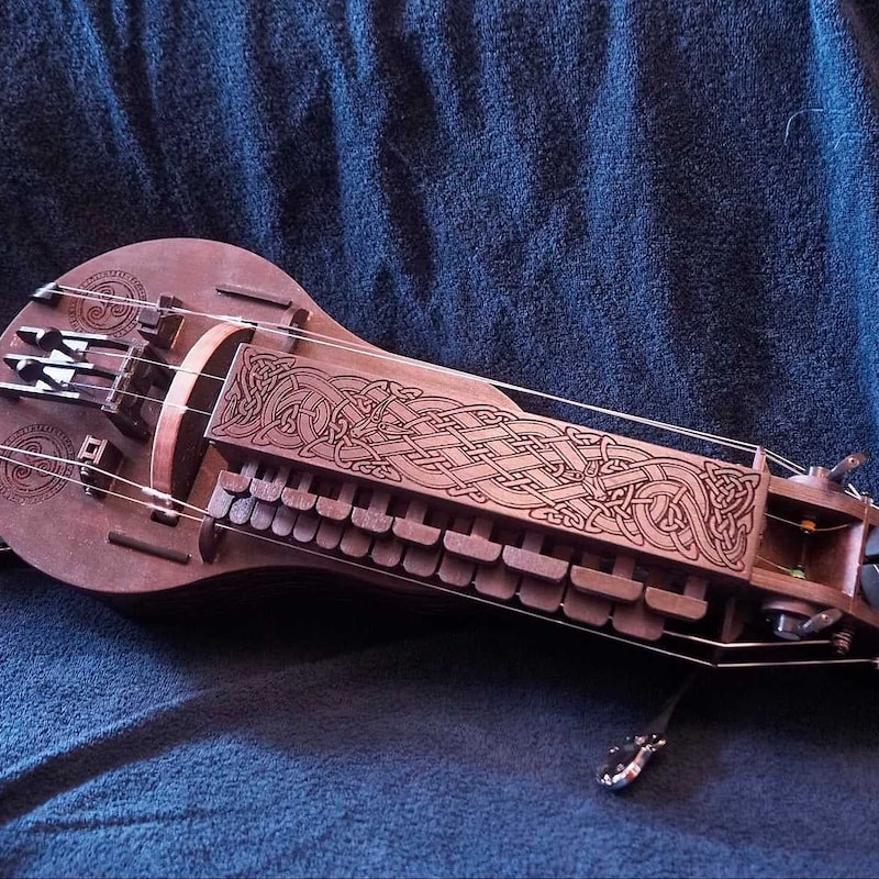 izzycamina's tweet photo. she hurdy on my gurdy til i drone https://t.co/FhCWdTOKoU