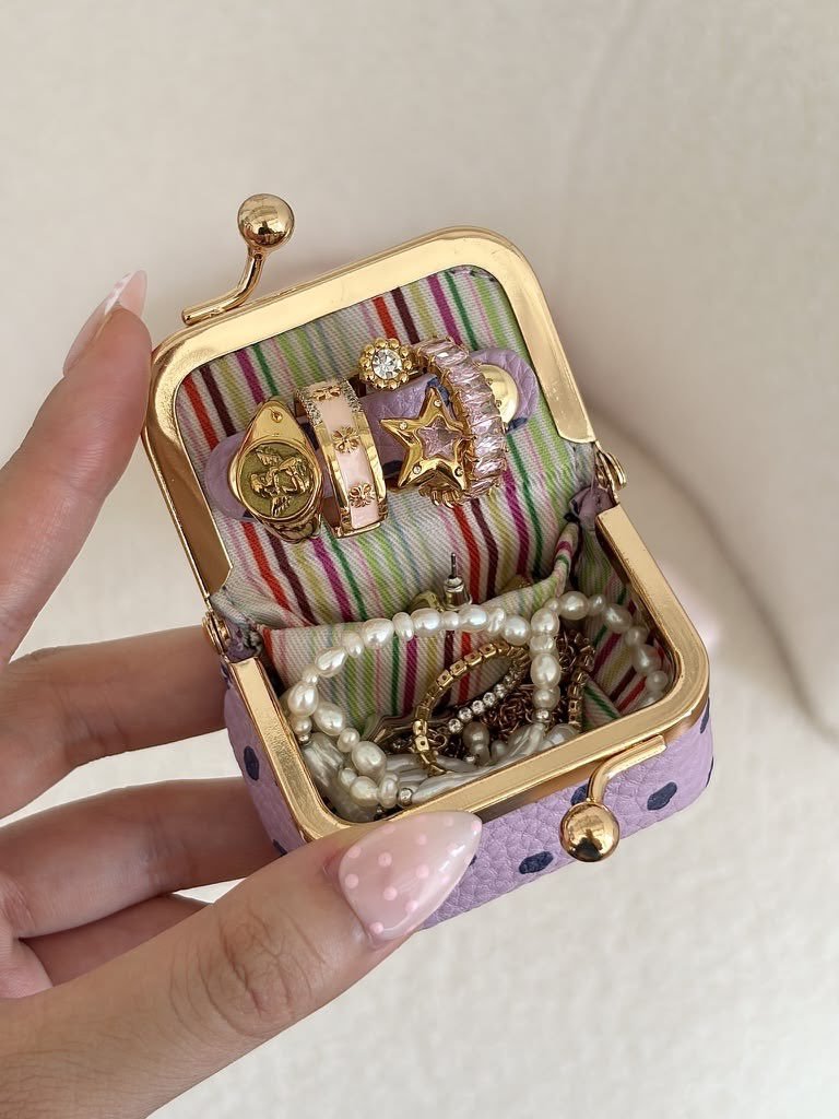 onetruelave's tweet photo. tiny cases for the prettiest things https://t.co/K01nadZ9m1