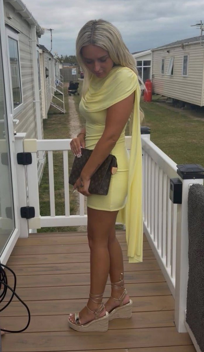 Heelslover26's tweet photo. PM me boys I need money!! #paypigs #sellingcontent #blonde #slut https://t.co/LA7uXsKWiJ