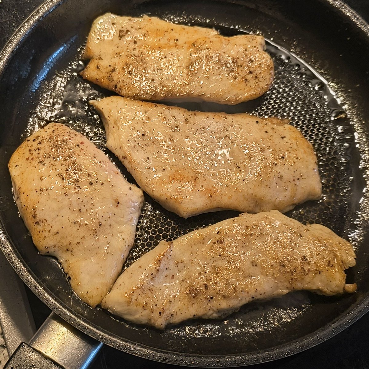 MikeKocht's tweet photo. #Huhn (#Hendl) auf cremiger #Polenta geht bei mir immer, diesmal als kleine Schnitzel.
Mit süß-sauer abgeschmeckten #Zucchini ein leichtes Sommeressen, das einfach schmeckt
https://t.co/FKaTTXqjgS https://t.co/aix06KeKEH