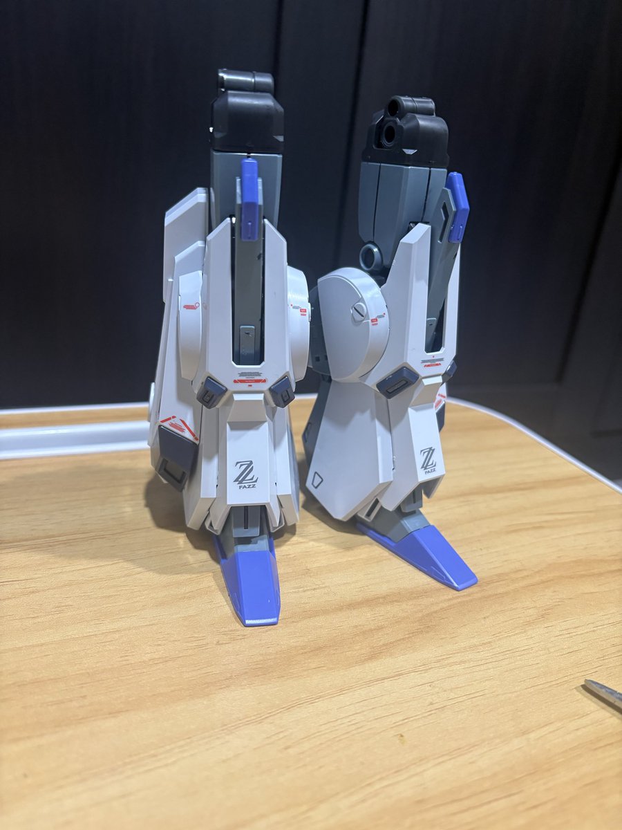 VIIarquebus's tweet photo. やっと両足出来た
後は股間とバックパックに武装か…
#ガンプラ https://t.co/rvVLcSHrFY