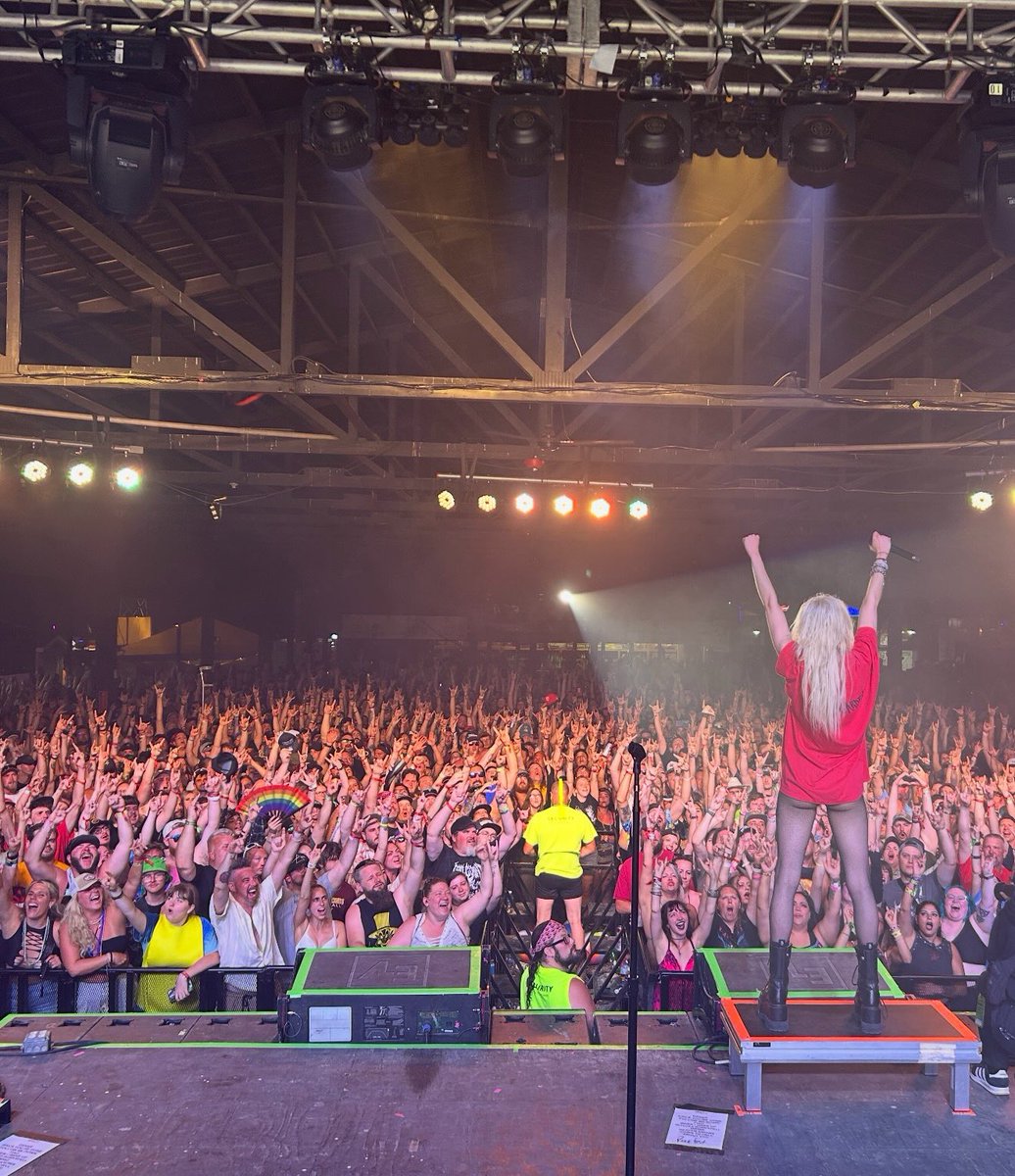 TPROfficial's tweet photo. @rockfestwi was OFF THE HOOK 🔥 see you in MADISON tonight with @acdc https://t.co/keQiE7Olcy