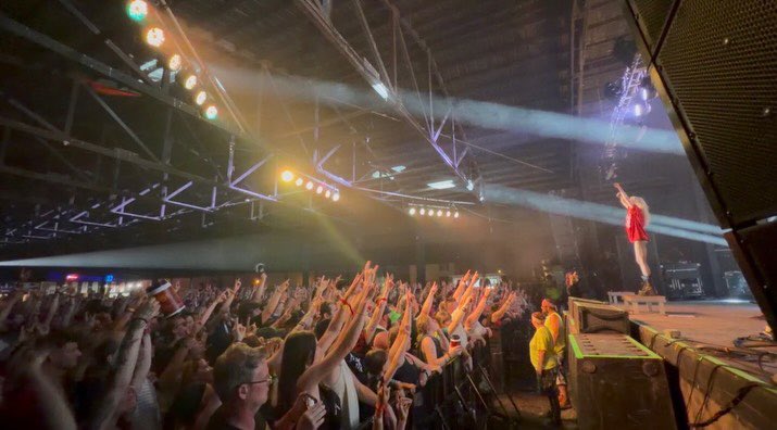 TPROfficial's tweet photo. @rockfestwi was OFF THE HOOK 🔥 see you in MADISON tonight with @acdc https://t.co/keQiE7Olcy