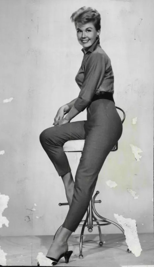 mickhines's tweet photo. @AdamKinzinger Doris Day, 1957 https://t.co/HWXEoARIJ6
