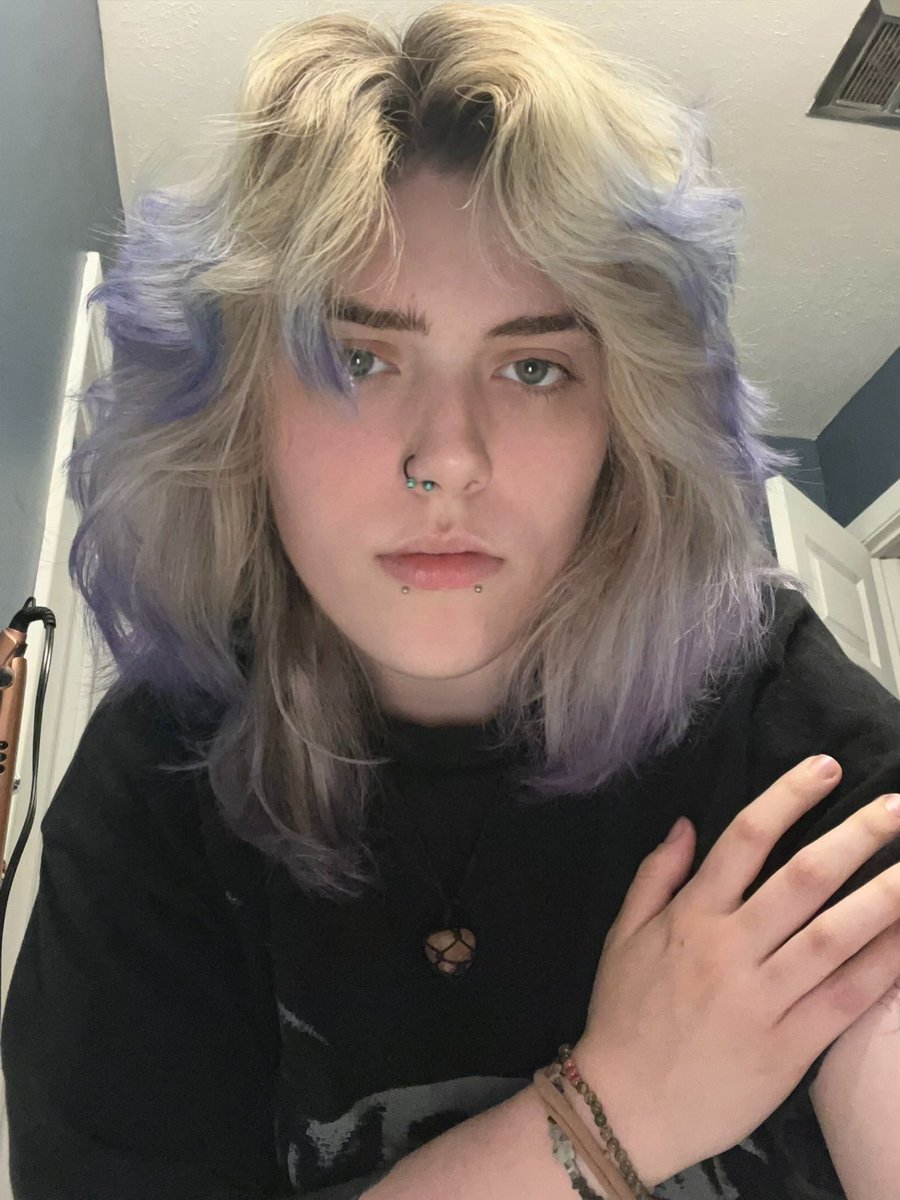 blvefvr's tweet photo. Blue hair range https://t.co/CVCBLbEdK9