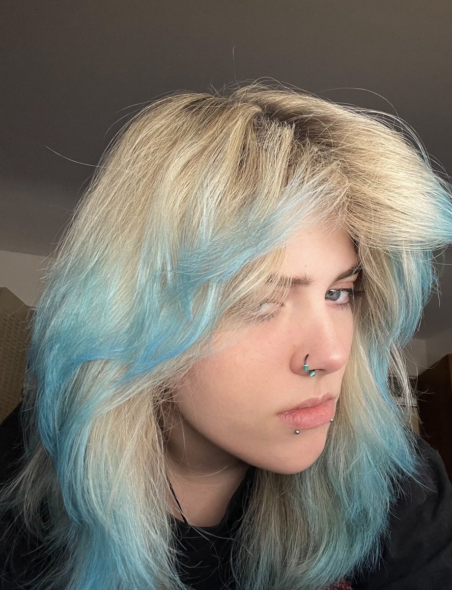 blvefvr's tweet photo. Blue hair range https://t.co/CVCBLbEdK9