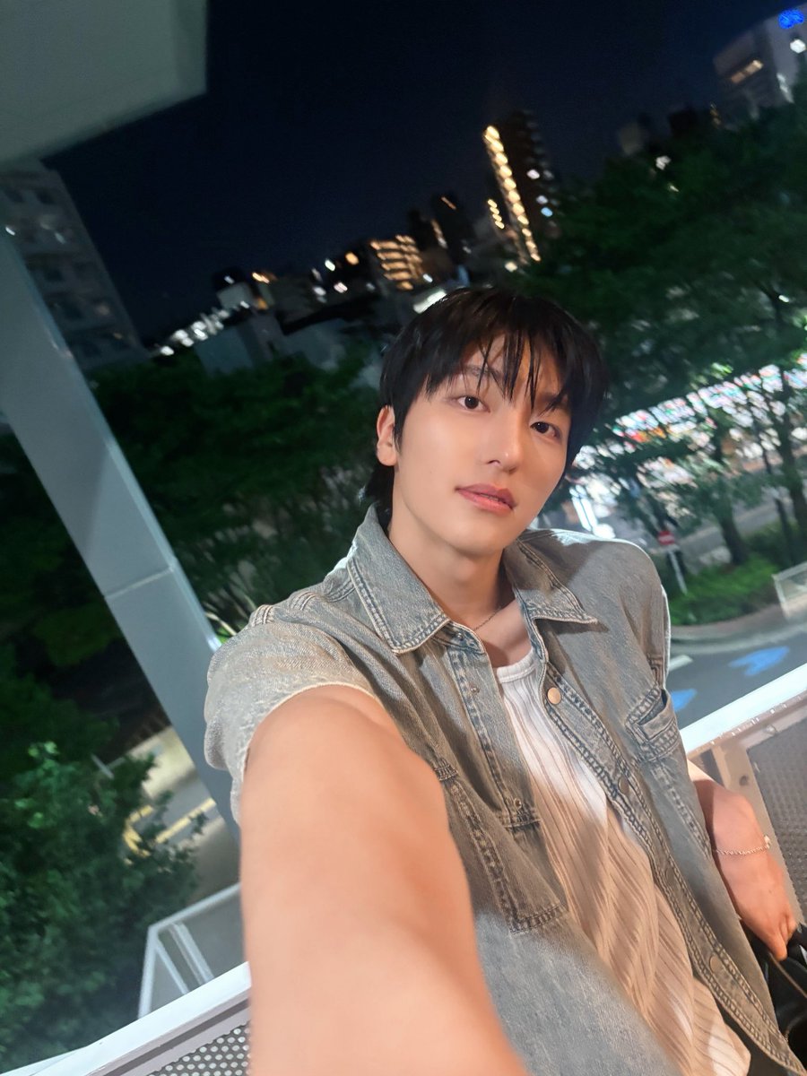 OmegaX_members's tweet photo. [#OX]

😏🩷

#OMEGA_X #오메가엑스
#세빈 #SEBIN https://t.co/zGWscls3fr