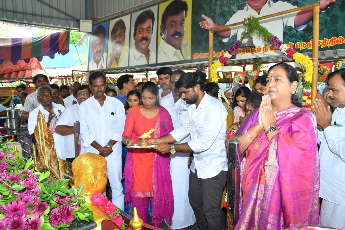 PremallathaDmdk's tweet photo. கேப்டனின் நினைவைப் போற்றும் வகையில், அவரது ஆசீர்வாதத்துடன் அன்னதான சேவை கேப்டன் ஆலயத்தில் தொடர்ந்து நடைபெற்று வருகிறது.
"மக்களுக்காகவே கேப்டன்... மக்களால் கேப்டன்... மக்களுக்காகவே வாழ்ந்தவர் கேப்டன்." என்ற உயரிய எண்ணத்தை நெஞ்சில் சுமந்து, இல்லாதோருக்கும் எளியோருக்கும் உதவும் https://t.co/8Q94x0eQLd