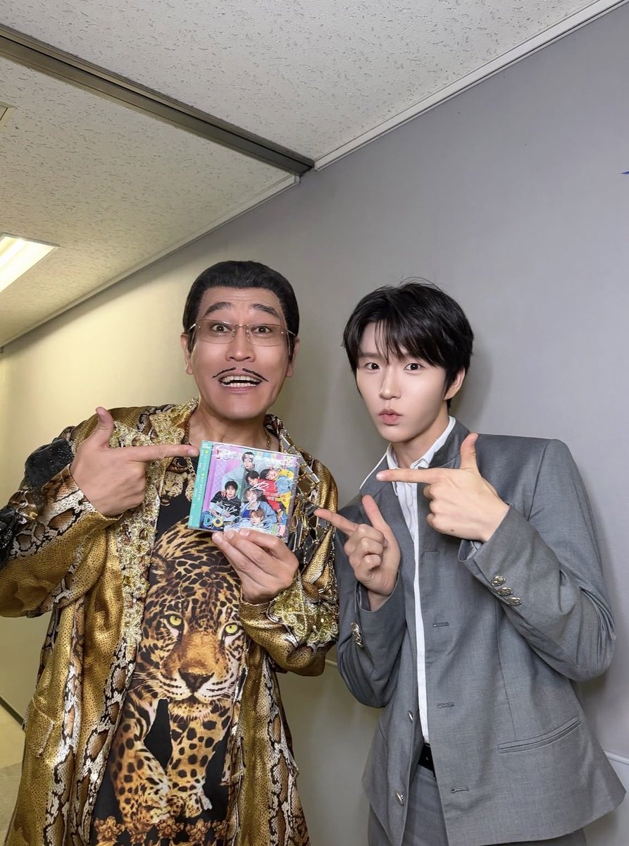 sponge_kani's tweet photo. ピコ太郎ﾆﾑジェヒより身長高くてバグ https://t.co/lz3e667Eea