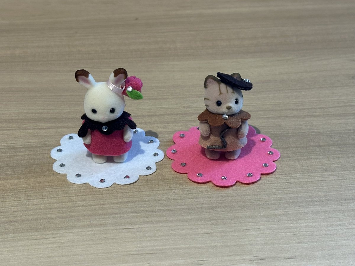 raslazuli's tweet photo. そういえば数日前ソラマチにある森の大きなお家に友達と行ってきた🥰
初めてのお洋服作り切って貼るだけなのにすごい苦戦した💦
普段から作りたいものを理想通りに作れるクリエイター様ほんと尊敬っす🙏✨

くじ引いたらウサギコレクション🐰
そしてショコラウサギ尽くし🍫🐰 https://t.co/uSYcHnjsOB