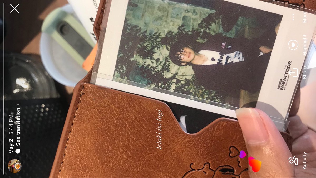 woncelestial's tweet photo. [help rt] 

hai teman teman, sekiranya ada yang menemukan wallet snoopy warna brown di sekitaran matraman/manggarai/sudirman atau dimanapun itu kindly dm me ya, atau bisa hubungi ke whatsapp 085716514816 🥲🙏🏻

isinya ada ktp, npwp, beberapa kartu atm, polaroid wonwoo di nana bnb & nana tour, sama ada royalty card teazzi 😭🙏🏻 sisa isinya gabisa aku spill semua, tapi aku hapal isinya huhu