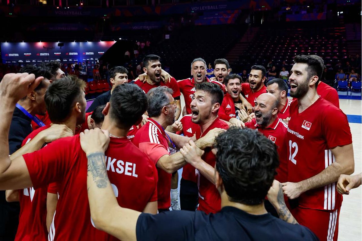 Temmzvolley's tweet photo. Hem kadınlar hem de erkeklerde VNL'de ilk7'ye giren ülkeler:

🇯🇵JPN
🇺🇸USA
🇮🇹ITA
🇹🇷TUR

📍Bu 7 ülkeye ek olarak 🇨🇳CHN ev sahibi kontenjanı ile iki turnuvada da finaller biletini aldı https://t.co/xyixUzzajB