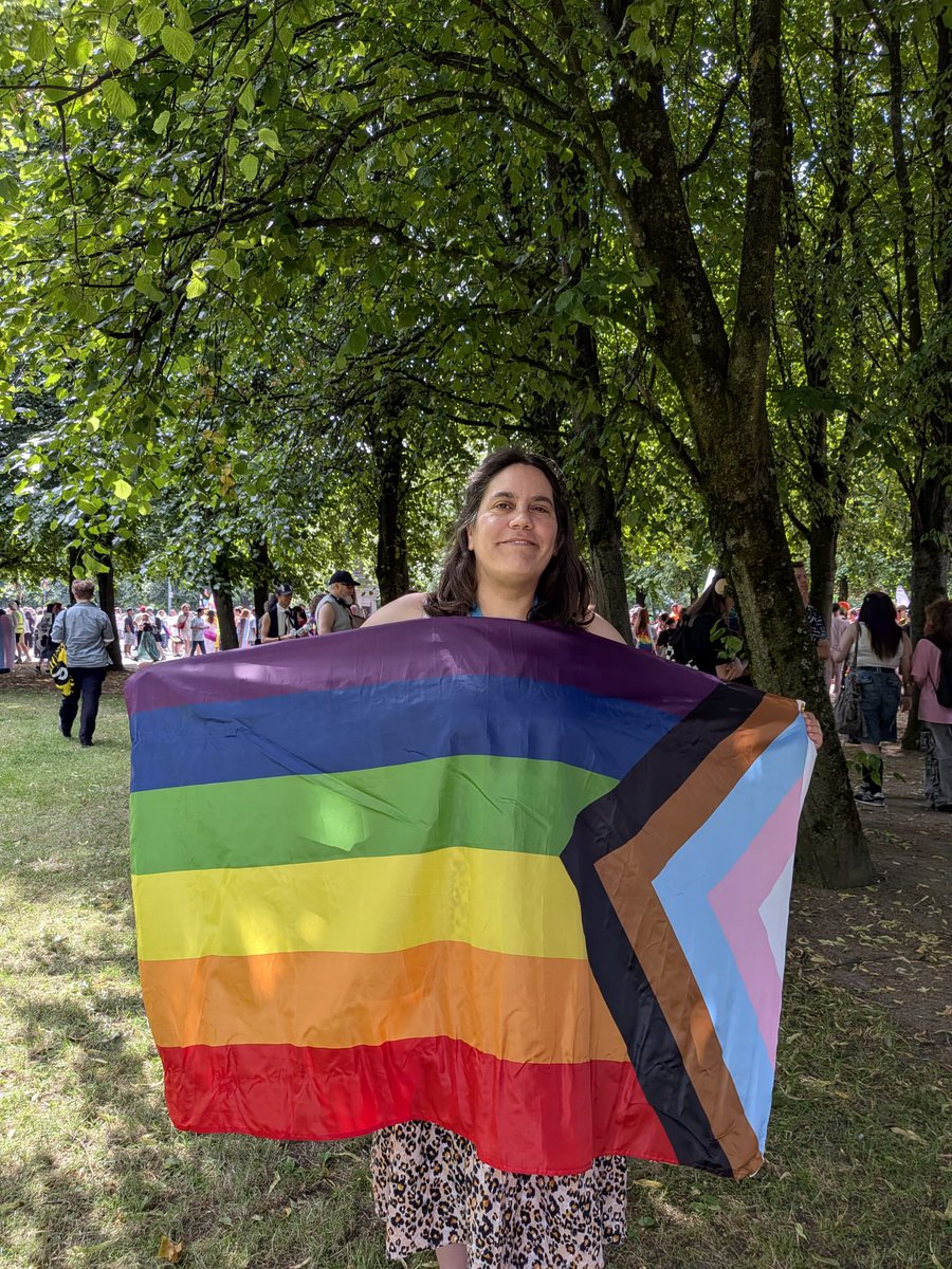 AyrshireCollSA's tweet photo. We had a fantastic time at Glasgow Pride this weekend. It was amazing to see such a celebration of the LGBTQ community and take a chance to show our solidarity and support for the community 🏳️🌈✊🏻
#glasgowpride #lgbtpride #pridemarch #solidarity #community https://t.co/gZ8HsRetLP