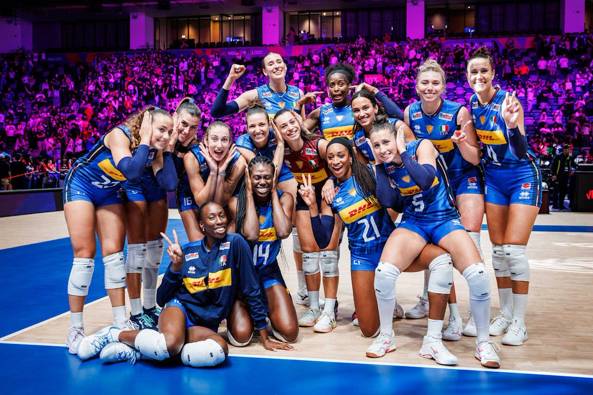 Temmzvolley's tweet photo. Hem kadınlar hem de erkeklerde VNL'de ilk7'ye giren ülkeler:

🇯🇵JPN
🇺🇸USA
🇮🇹ITA
🇹🇷TUR

📍Bu 7 ülkeye ek olarak 🇨🇳CHN ev sahibi kontenjanı ile iki turnuvada da finaller biletini aldı https://t.co/xyixUzzajB