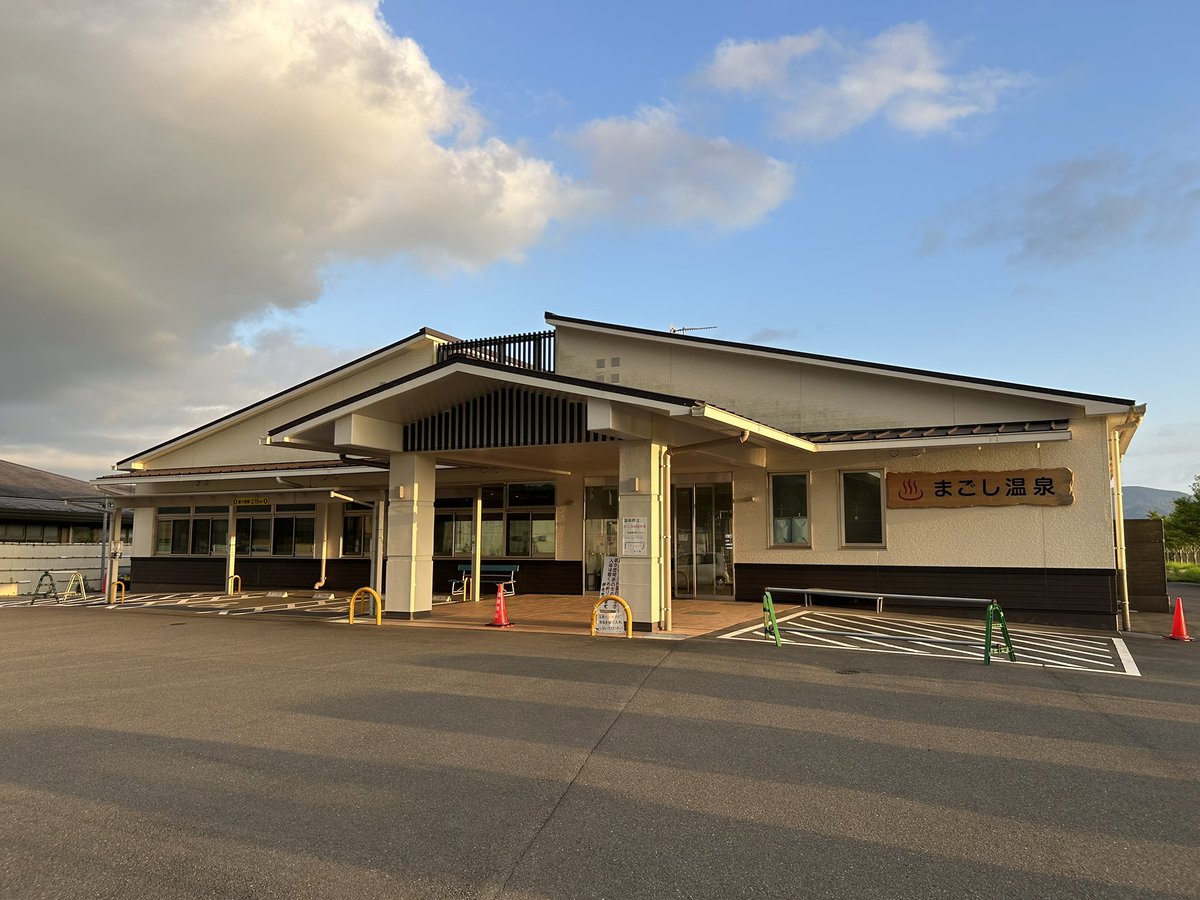 takke321's tweet photo. 鹿児島空港からの帰り、伊佐方面に愛車走らせ、まごし温泉でまったり♨️
帰りに栗野タイヨーでアテにおつとめ品のカツオたたき買うてようやく晩酌🍺 https://t.co/dZwrCvnu9C