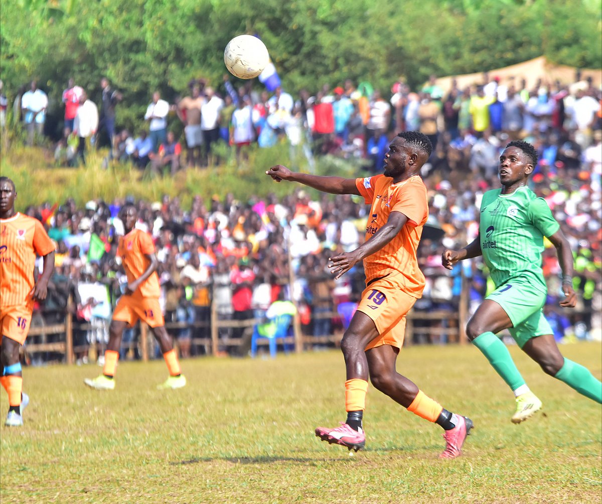 VBugerere's tweet photo. #MasazaCup | #Matchday5
Back for the second half
Level at the break
@GombaFcLions 1-1 @Essaza_Kyaggwe
⚽ Kato Julius 19'
⚽ Kyomuhendo Peter 33'
#VoBUpdates | #LiveFromGomba
@MasazaCup_ @Jackshots24 https://t.co/XHwr7M5I9m