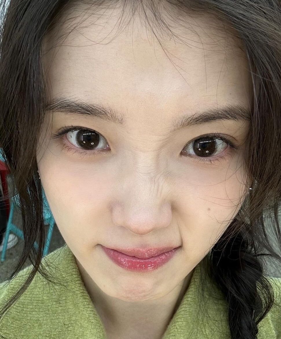 ofcyouandme's tweet photo. cute husband                                          cutie wifey

#PerfectCrown #ByeonWooSeok #IU #wanseong https://t.co/vtVB2IiGx1